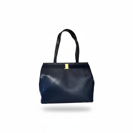 Salvatore Ferragamo Vera leather shoulder bag, front view, Dasegna