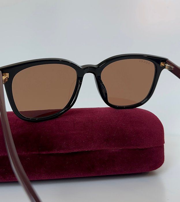 Gucci multicolour sunglasses with sleek frame and logo detail, excellent condition.