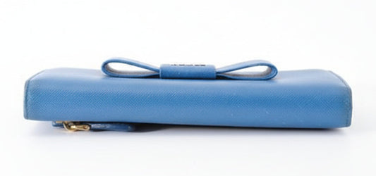 Portefeuille long Prada Continental en cuir Saffiano bleu avec nœud
