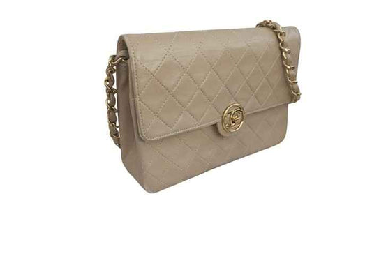 CHANEL Timeless/Classique Quilted Shoulder Bag Beige Leather 21cm