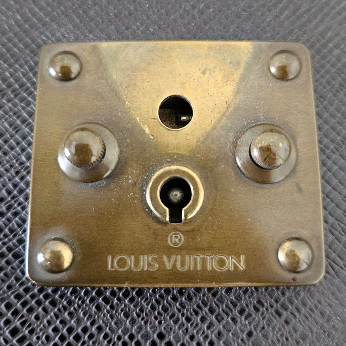 Louis Vuitton Serviette Kourad  Business Bag –Bordeaux Tiaga Leather