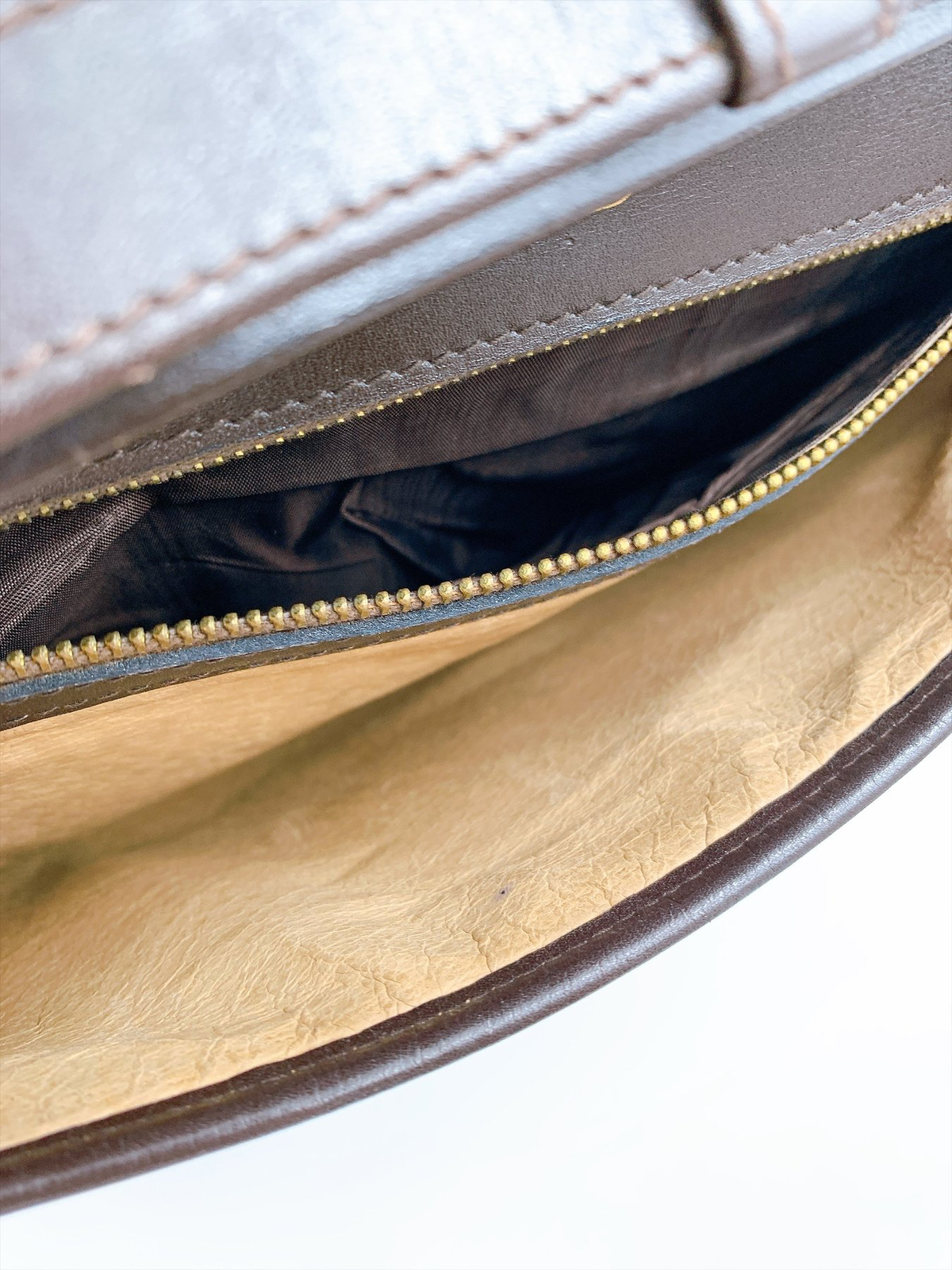 Gucci Vintage Brown Leather Shoulder Bag with Interlocking G Clasp