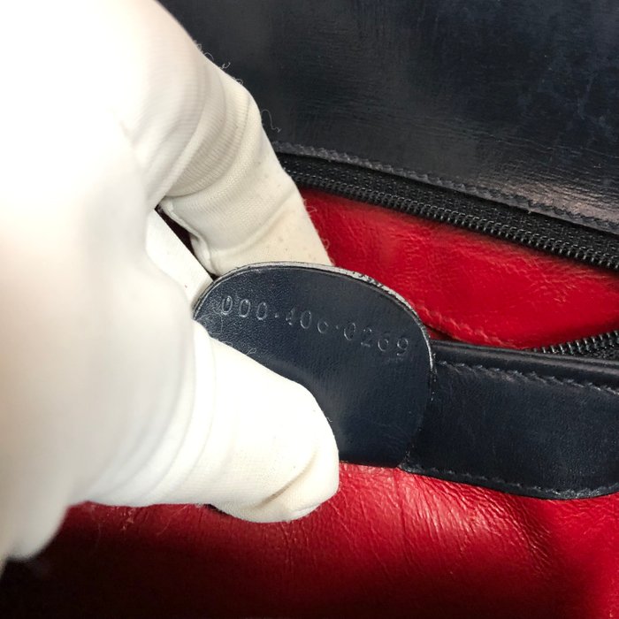 Gucci Vintage Navy Blue Leather Handbag – Gold-Tone Hardware