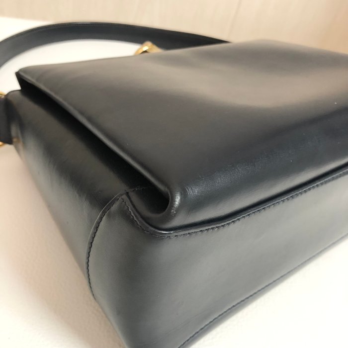 Gucci Vintage Navy Blue Leather Handbag – Gold-Tone Hardware