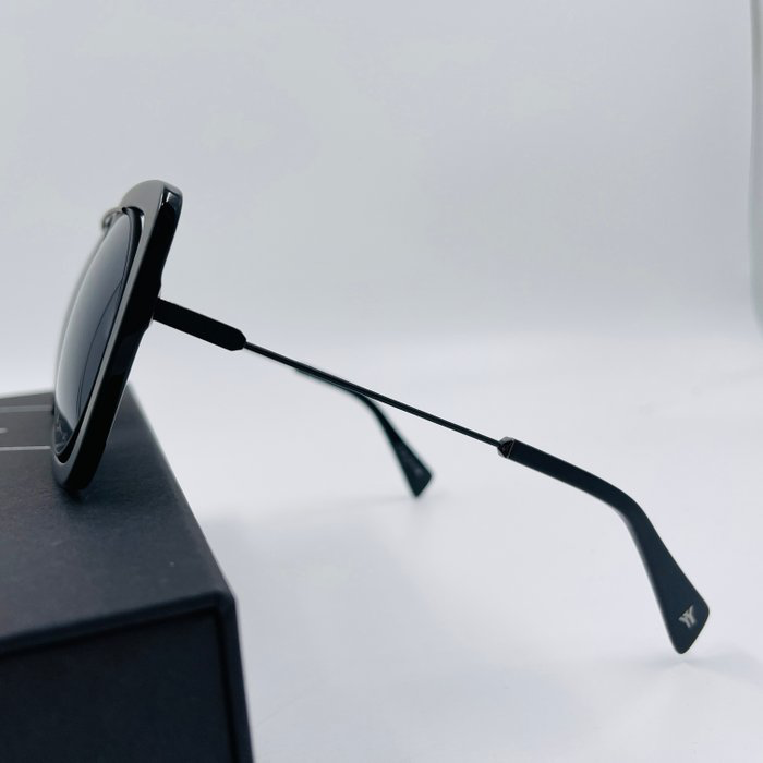 Yohji Yamamoto YY7009 Designer Sunglasses – Black, Unisex