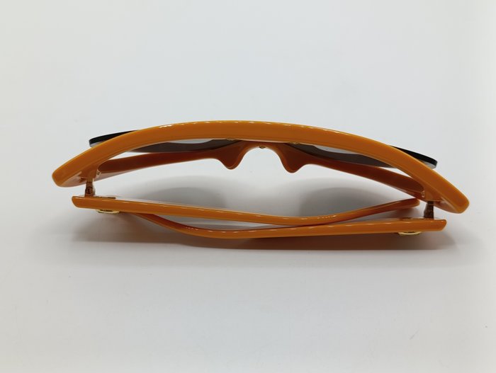 Louis Vuitton Sunglasses – Orange Resin . Gold-Tone hardware