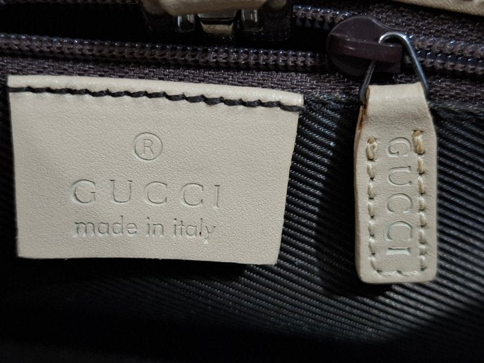 Sac à bandoulière Jackie de Gucci, couleur crème