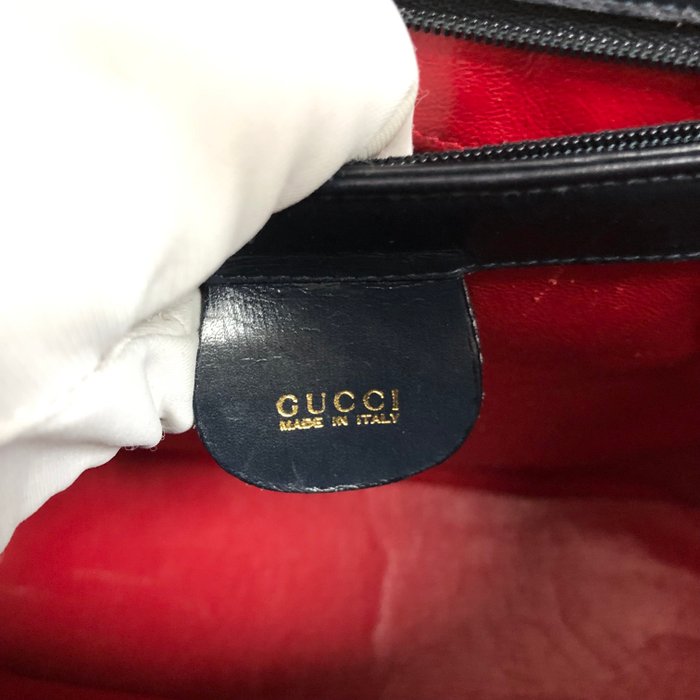 Gucci Vintage Navy Blue Leather Handbag – Gold-Tone Hardware