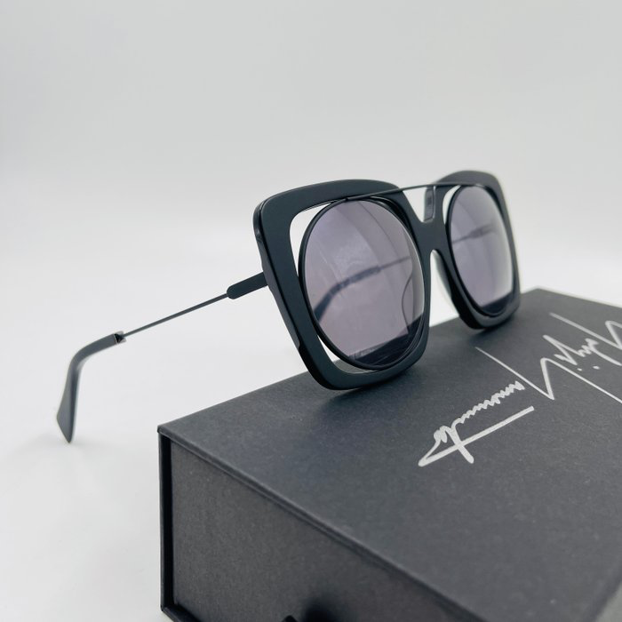 Yohji Yamamoto YY7009 Designer Sunglasses – Black, Unisex