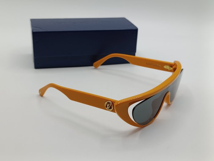 Louis Vuitton Sunglasses – Orange Resin . Gold-Tone hardware