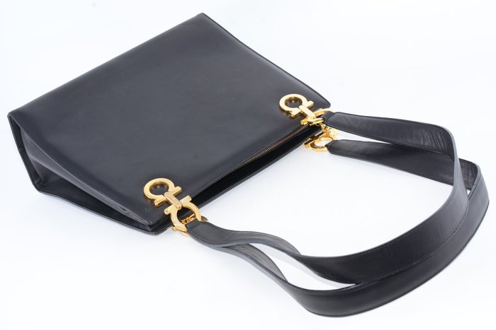 Salvatore Ferragamo Black Leather Shoulder Bag – Calf Leather