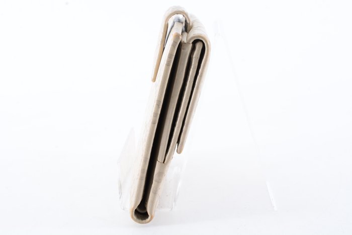 Gucci Guccissima Leather Wallet in Beige