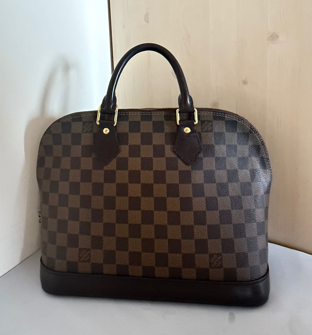 LV Alma PM, gold-tone hardware detail