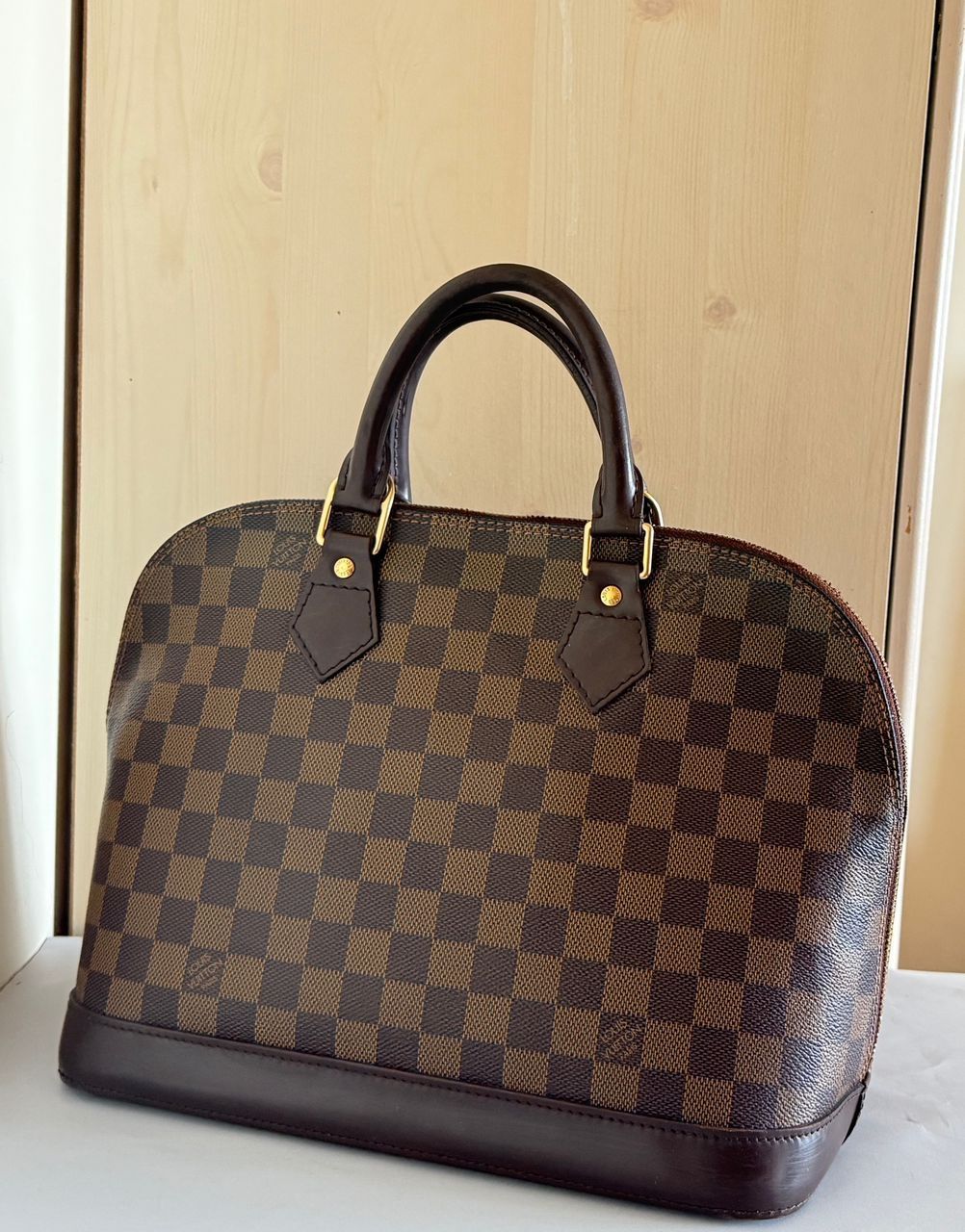 LV Alma PM, cowhide leather trim detail
