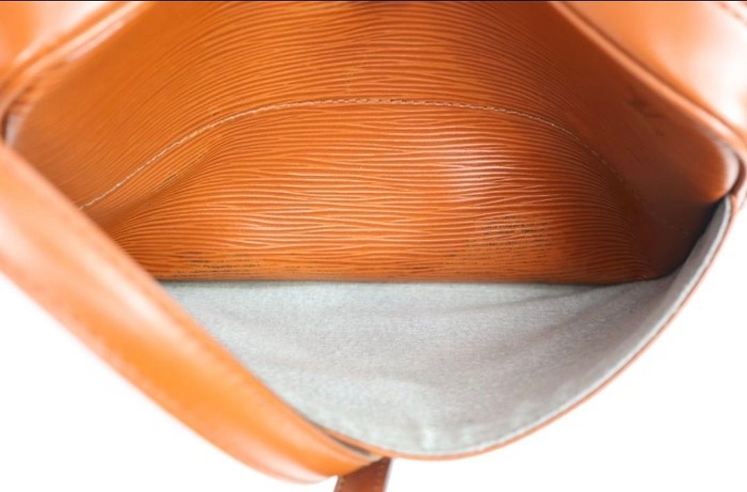 LV Trocadero 27 bag, base detail