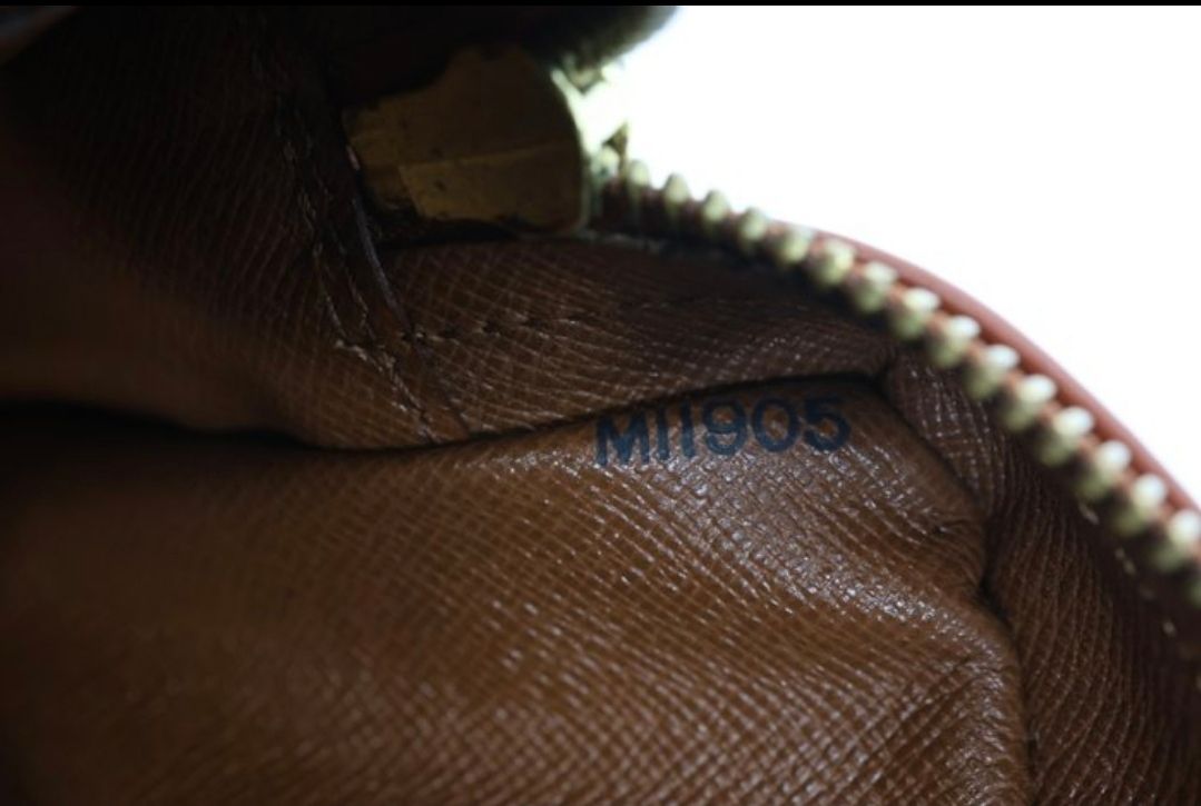 LV Trocadero 27 bag, Epi leather texture close-up