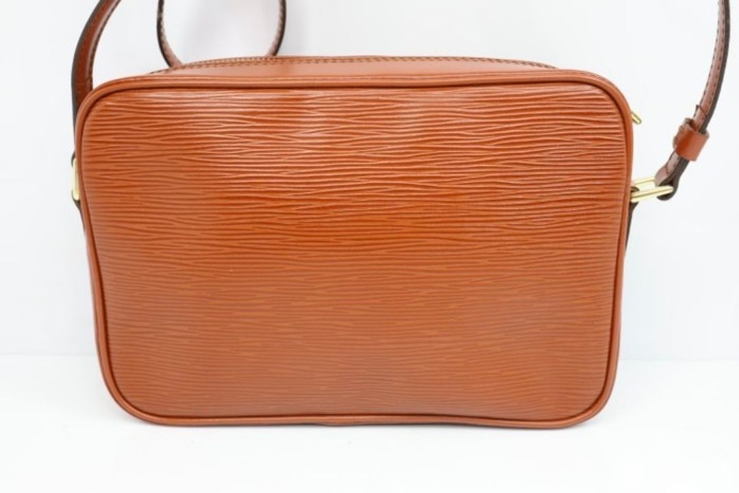 LV Trocadero 27 bag, stitching detail
