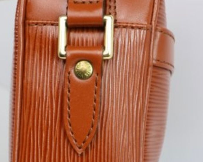 LV Trocadero 27 bag, additional angle view 2
