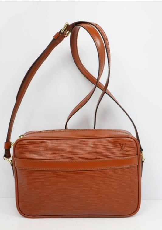 Louis Vuitton Epi leather Trocadero 27 crossbody bag, Kenyan fawn, front view, Dasegna