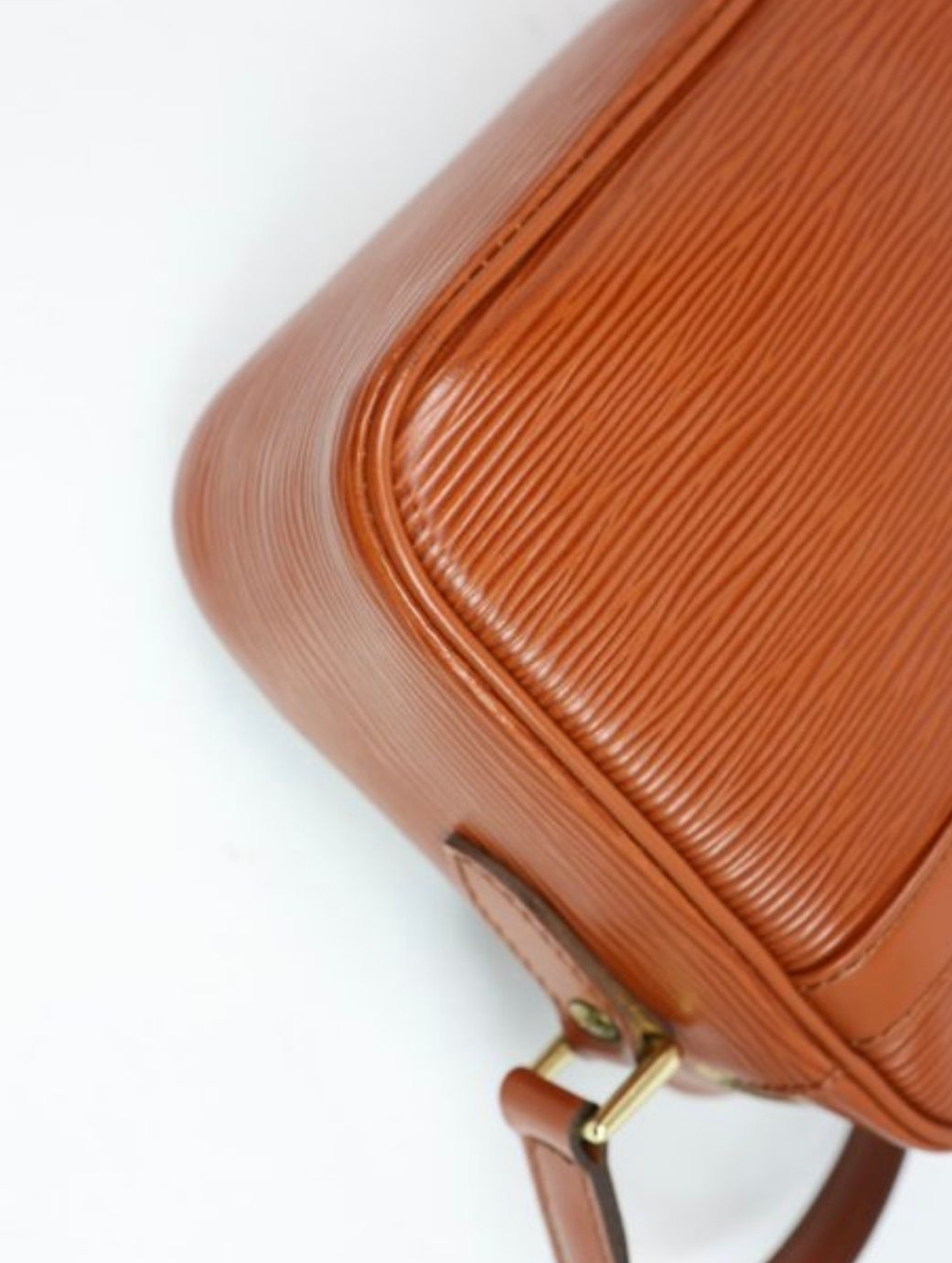 LV Trocadero 27 bag, condition close-up view 3