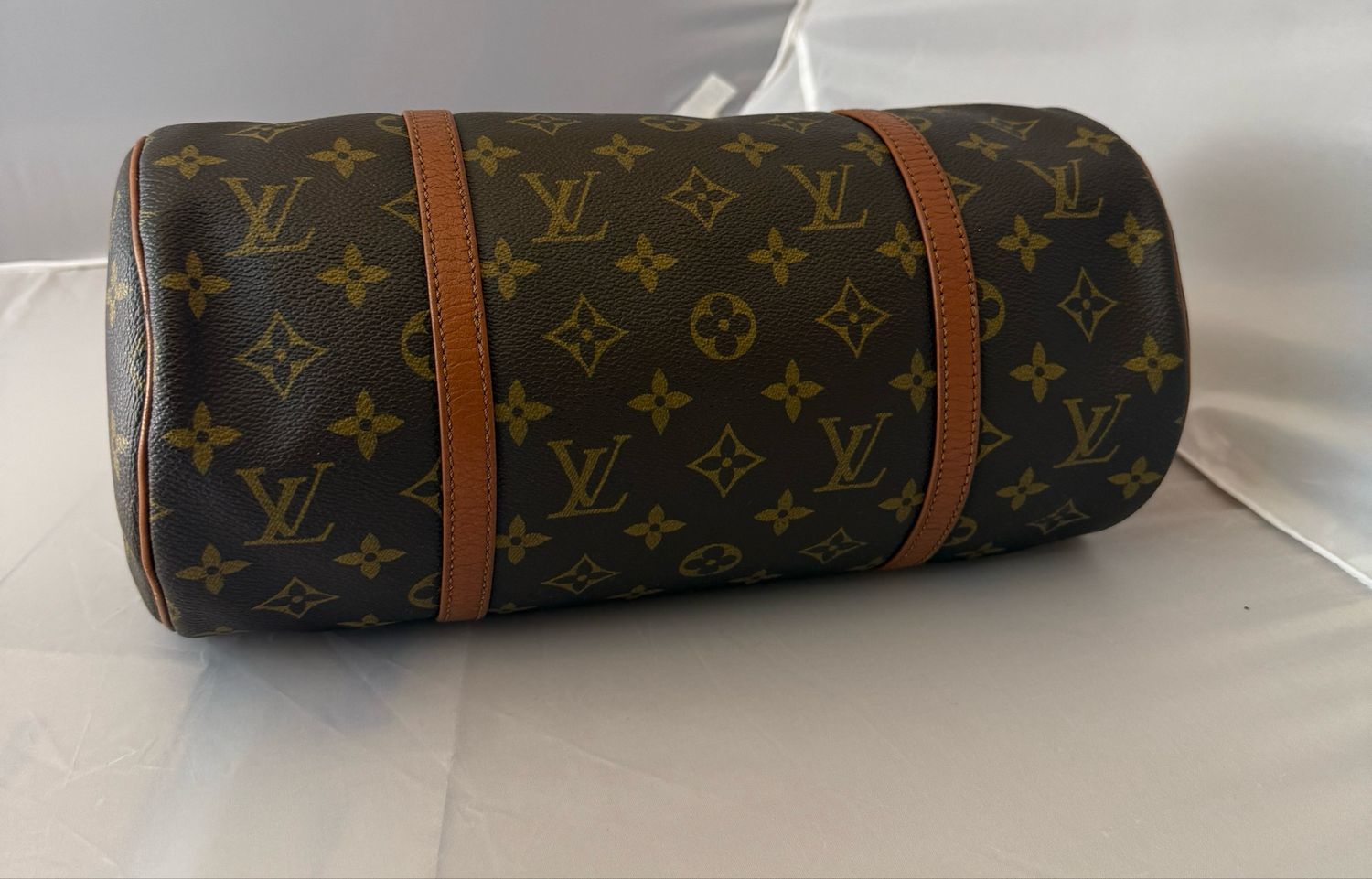 LV Papillon 26, monogram canvas pattern close-up