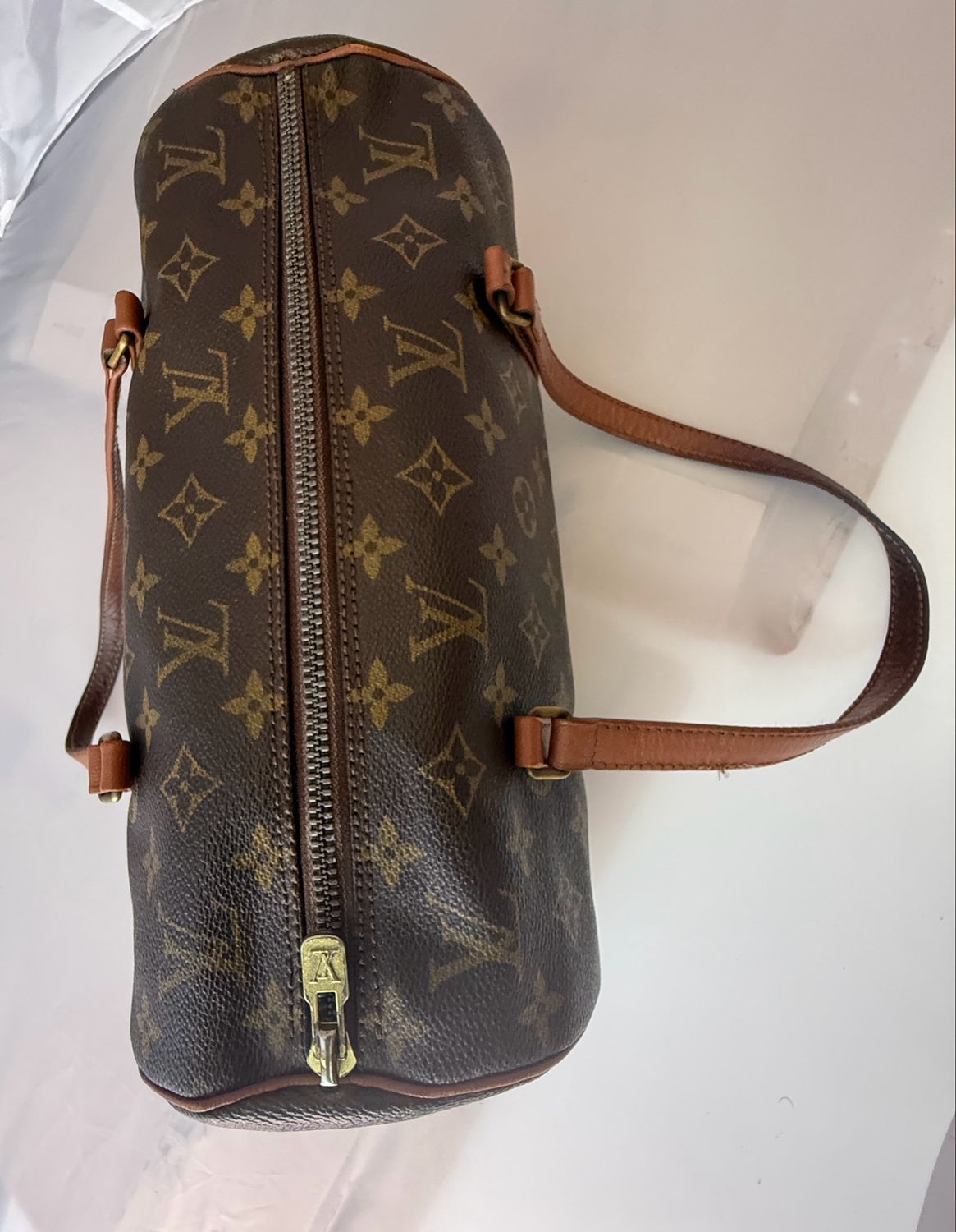 LV Papillon 26, side profile