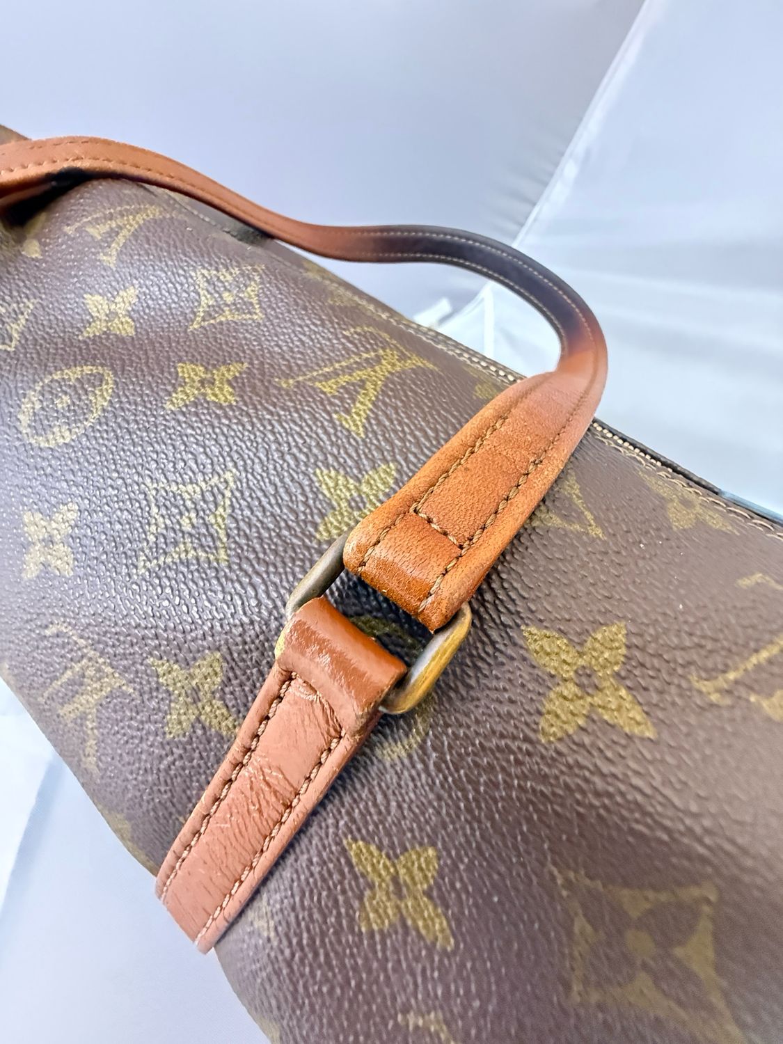 LV Papillon 30 vintage, monogram canvas pattern close-up