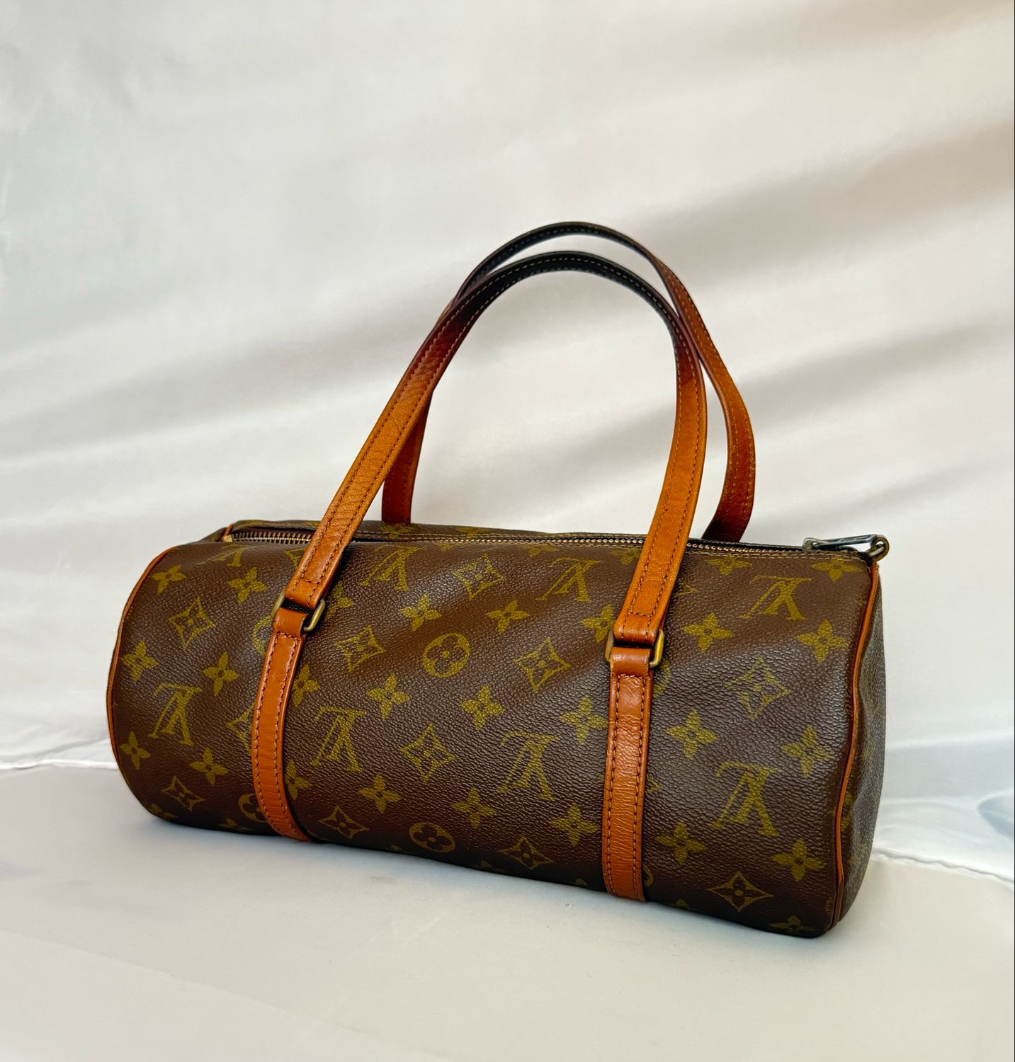 LV Papillon 30 vintage, condition close-up view 4