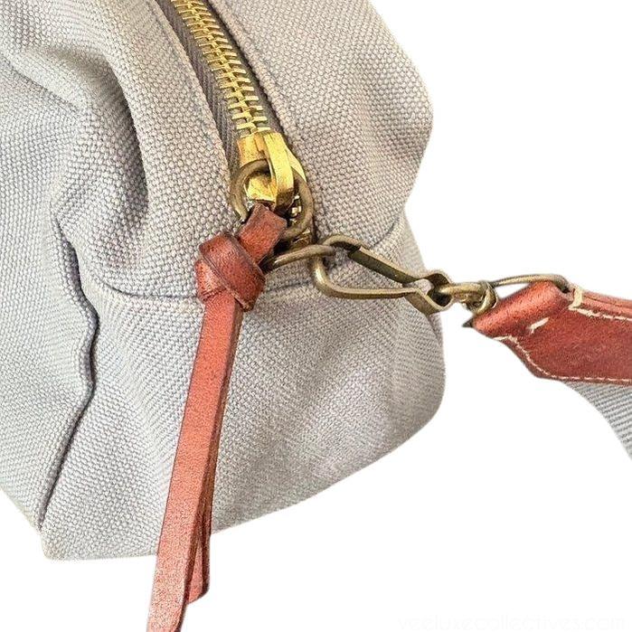 Mini sac bandoulière Miu Miu en toile et cuir – Gris clair/Marron