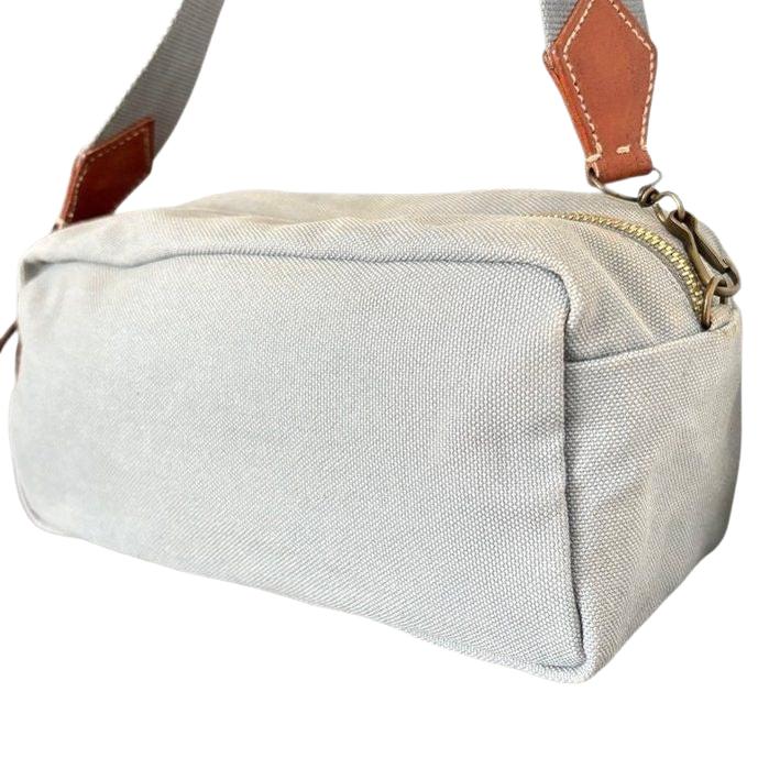 Mini sac bandoulière Miu Miu en toile et cuir – Gris clair/Marron