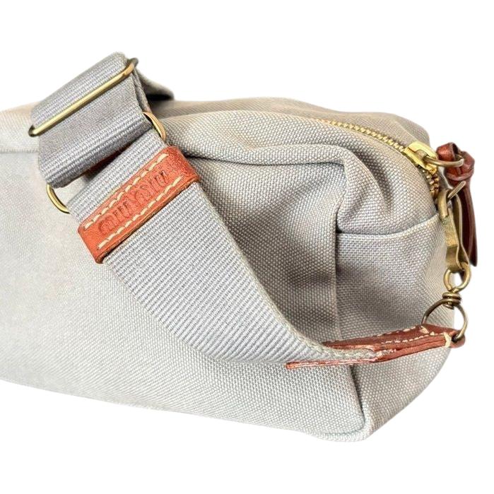 Mini sac bandoulière Miu Miu en toile et cuir – Gris clair/Marron