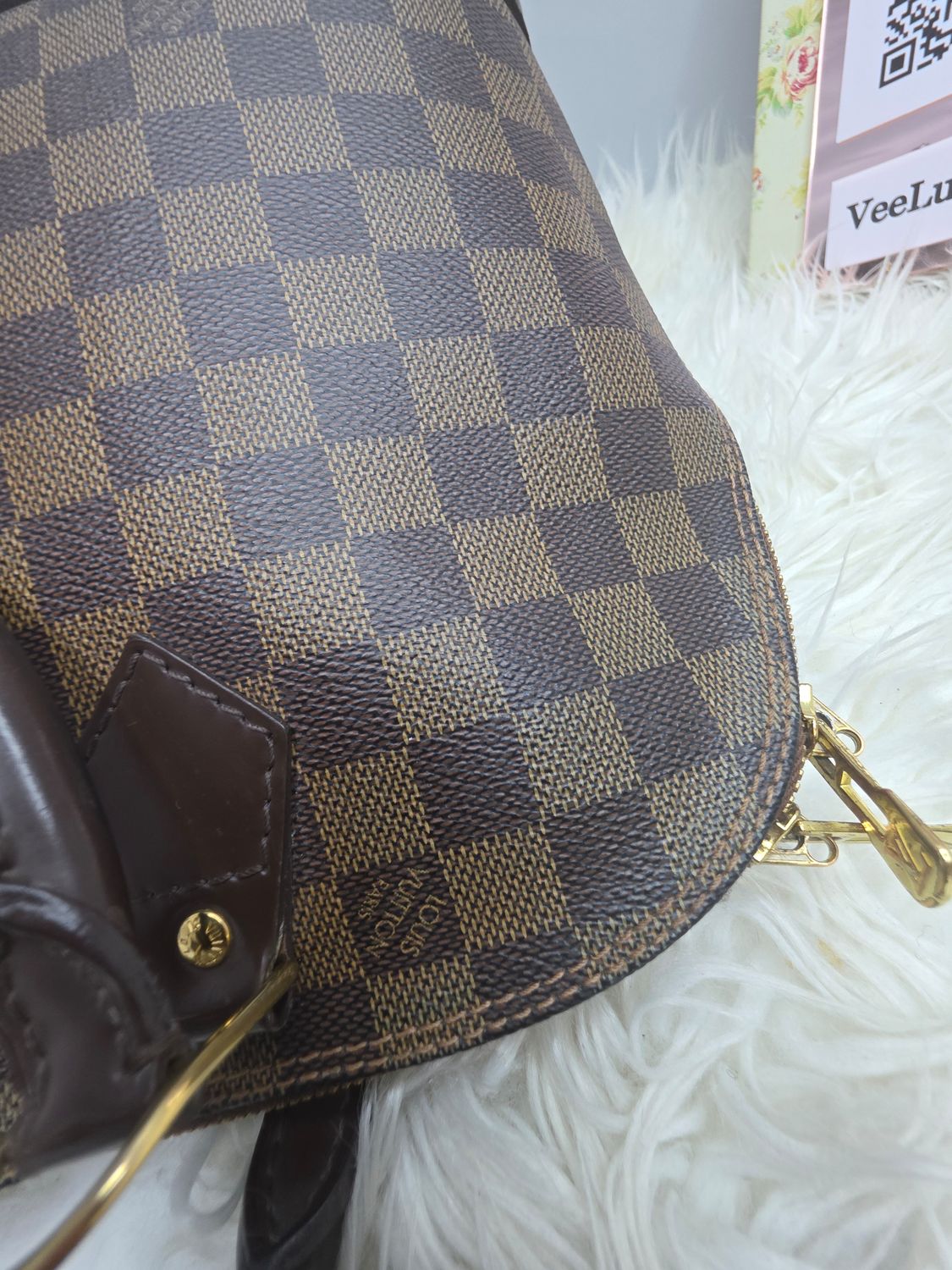 LV Alma PM, condition close-up view 3