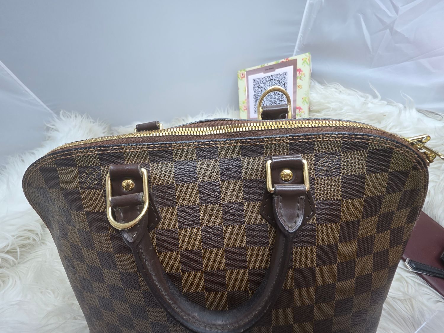 LV Alma PM, corner detail