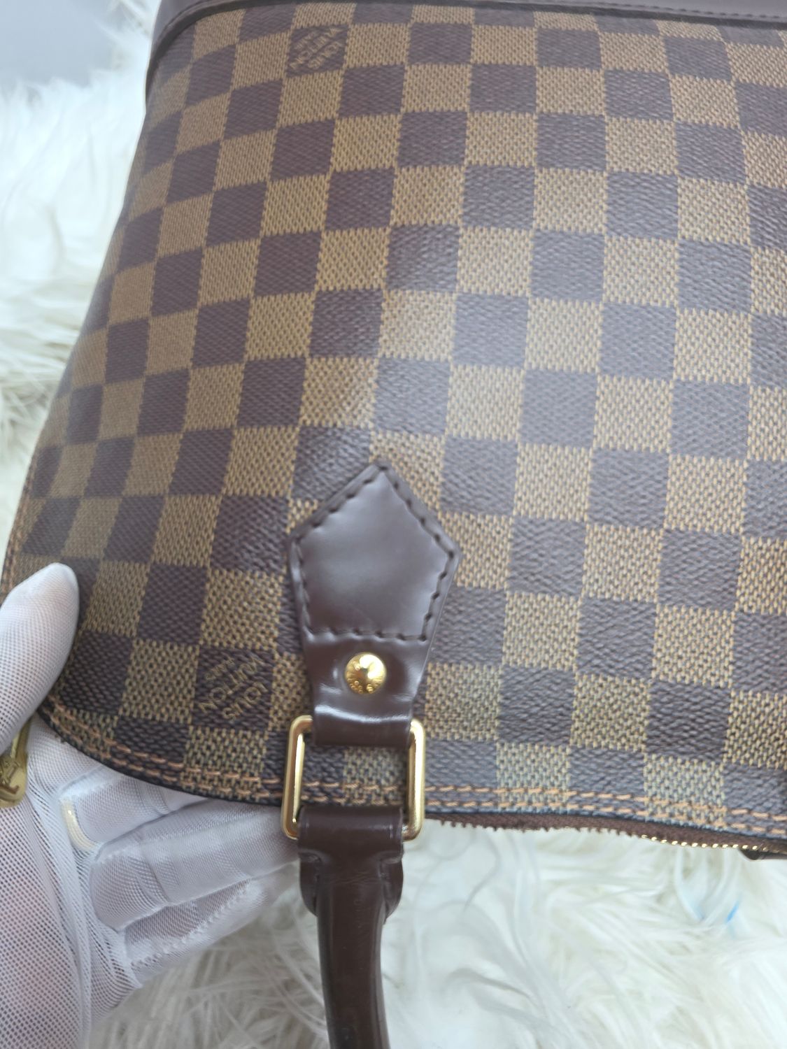 LV Alma PM, condition close-up view 5