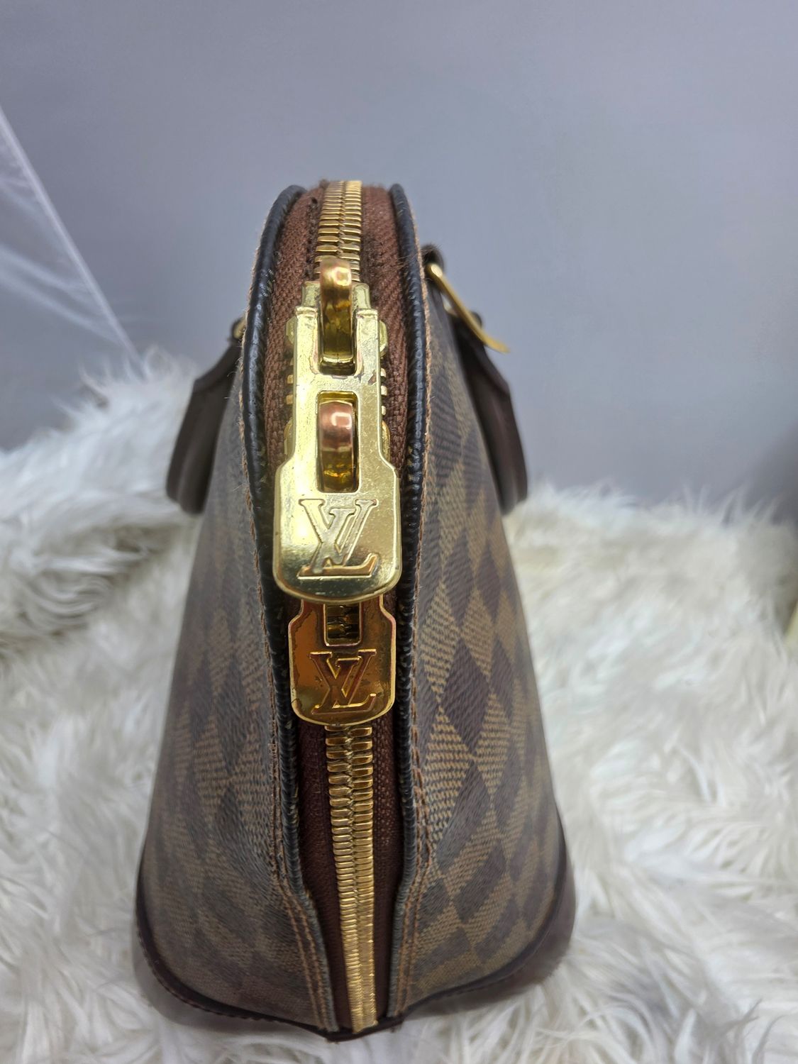 LV Alma PM, hardware close-up