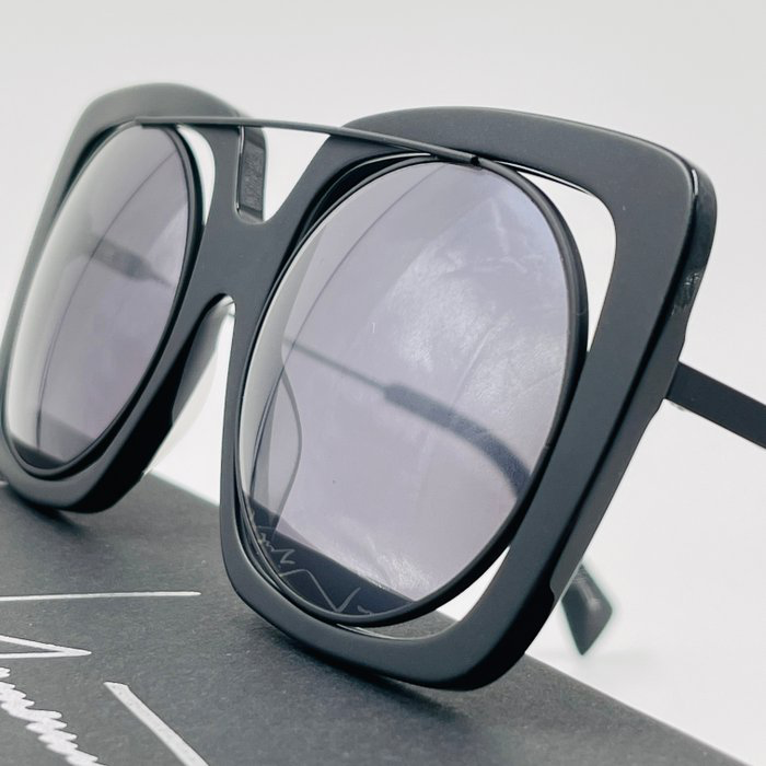 Yohji Yamamoto YY7009 Designer Sunglasses – Black, Unisex