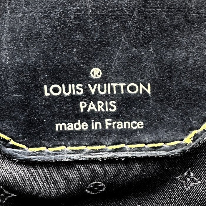 Louis Vuitton Suhali L’Essentiel Shoulder Bag – Noir Black Leather