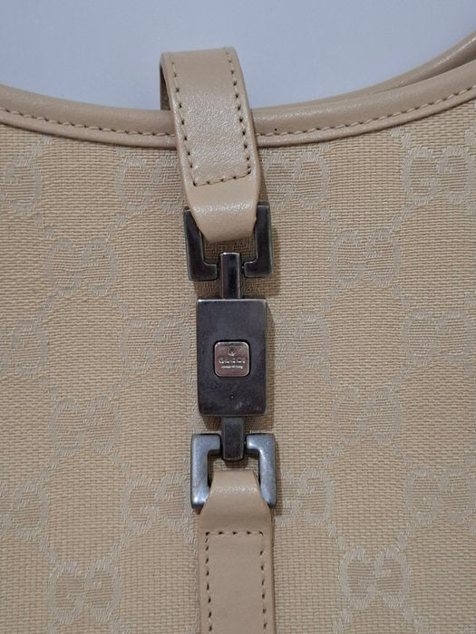 Sac à bandoulière Jackie de Gucci, couleur crème