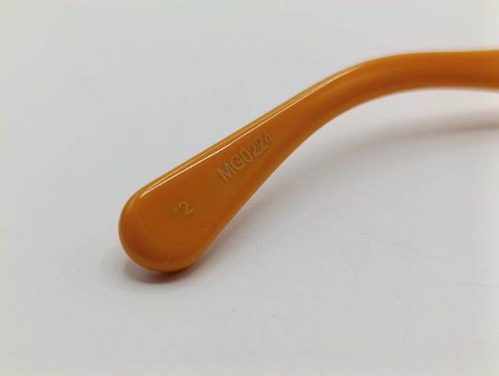 Louis Vuitton Sunglasses – Orange Resin . Gold-Tone hardware