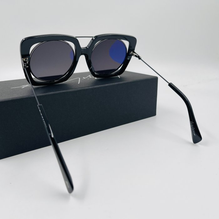Yohji Yamamoto YY7009 Designer Sunglasses – Black, Unisex