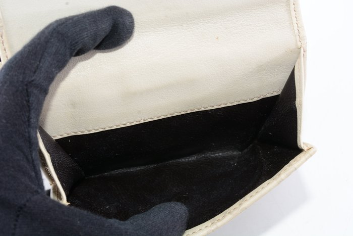 Gucci Guccissima Leather Wallet in Beige