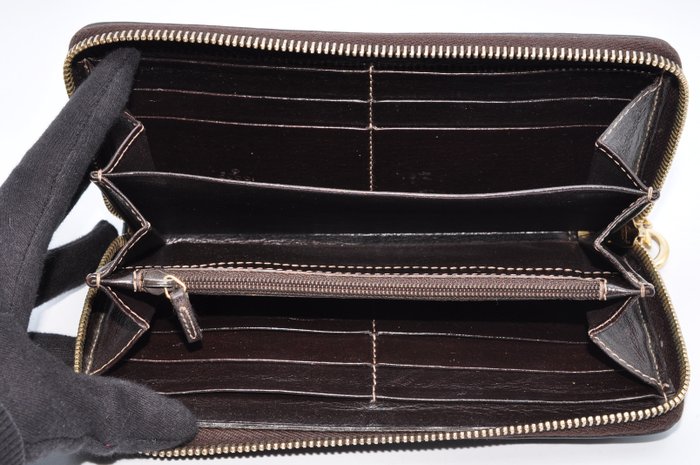 Gucci Brown Leather Zip-Around Wallet