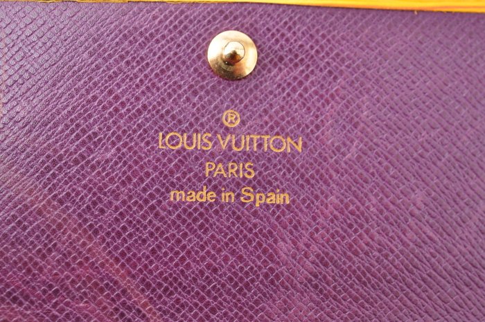 Portefeuille long en cuir Épi Louis Vuitton