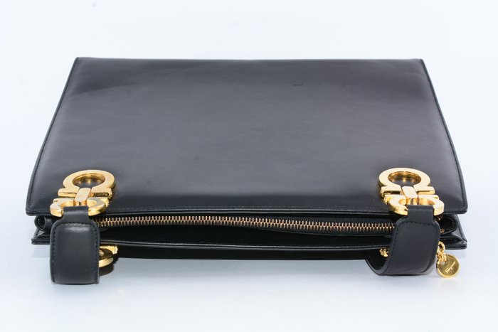 Salvatore Ferragamo Black Leather Shoulder Bag – Calf Leather
