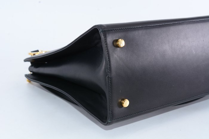 Salvatore Ferragamo Black Leather Shoulder Bag – Calf Leather