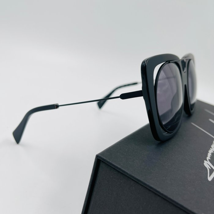 Yohji Yamamoto YY7009 Designer Sunglasses – Black, Unisex