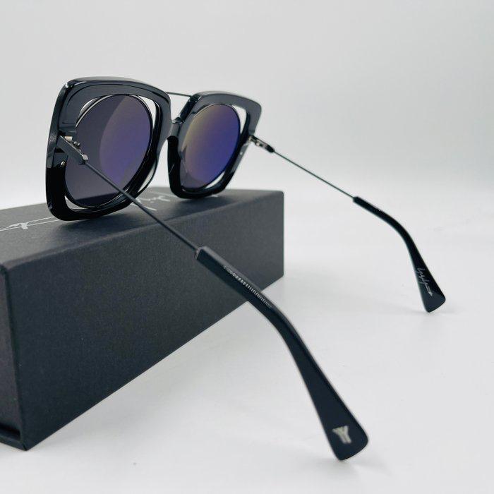 Yohji Yamamoto YY7009 Designer Sunglasses – Black, Unisex