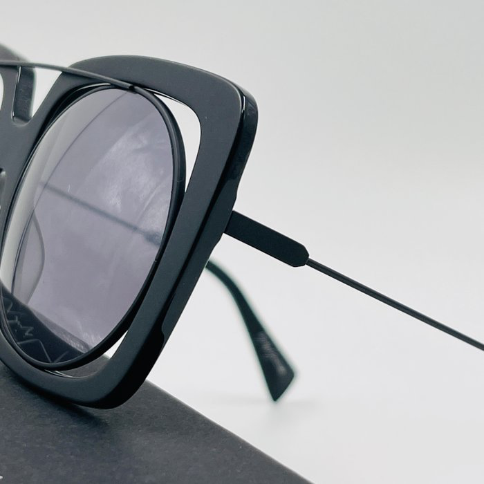 Yohji Yamamoto YY7009 Designer Sunglasses – Black, Unisex