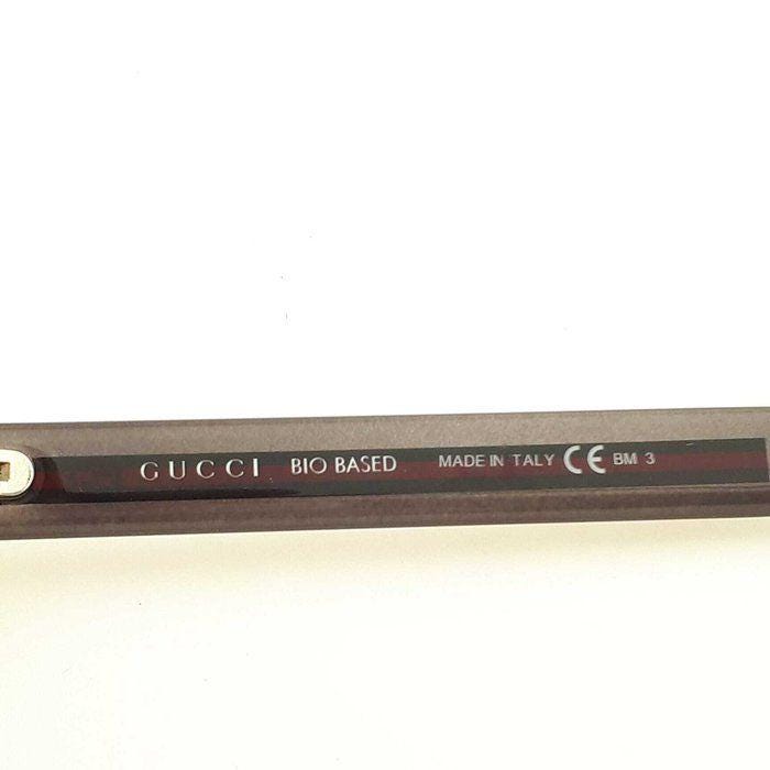 Gucci black Wayfarer sunglasses with grey gradient lenses and red-green striped temples.