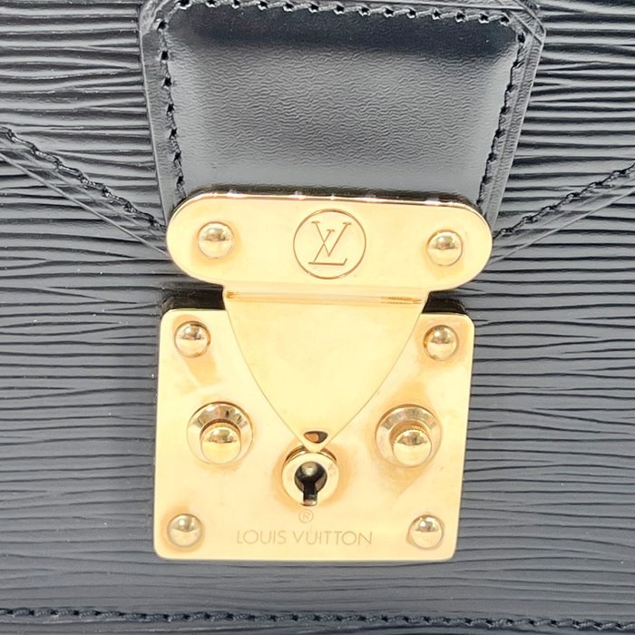 Louis Vuitton Serie Dragonne Clutch Black